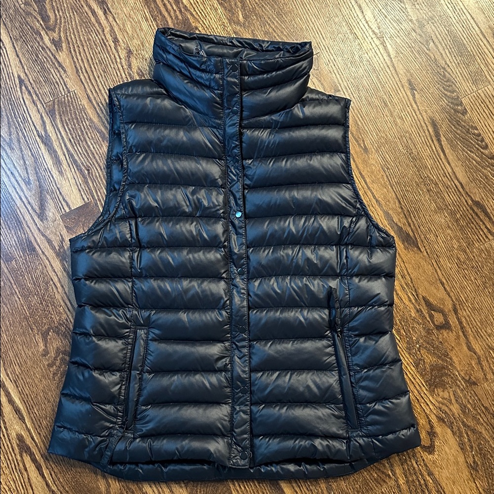 GAP Black Quilted Puffer Vest - Classic Lightweight Layer